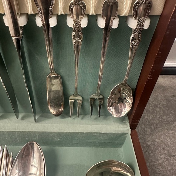 57 Piece Cutlery Old World Very Vintage 1847 Rogers Bros. Remembrance Collection - Picture 6 of 12